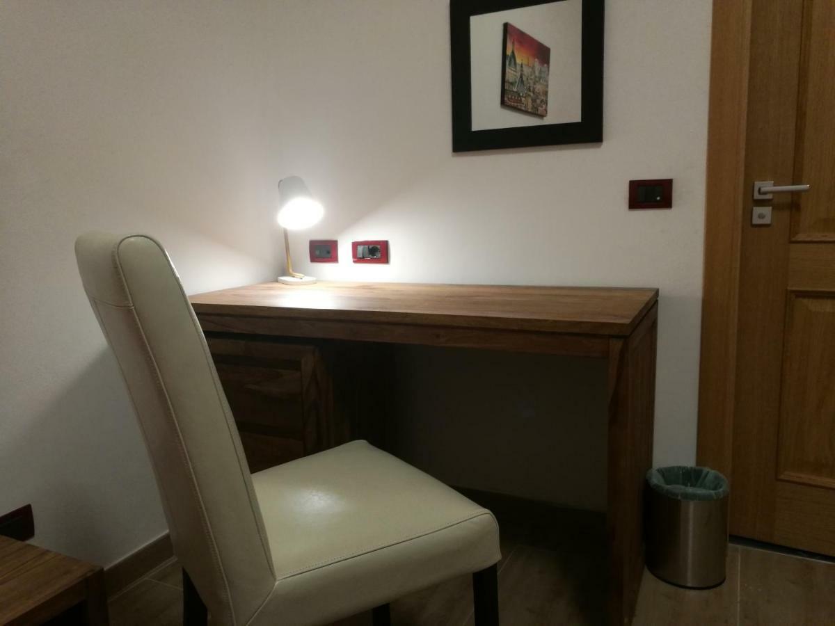 Отель Al Trenino Accomodation Рим Экстерьер фото
