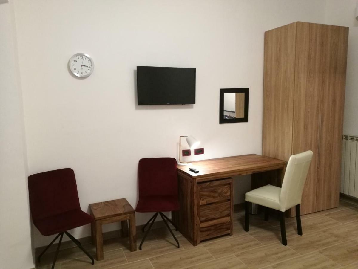 Отель Al Trenino Accomodation Рим Экстерьер фото