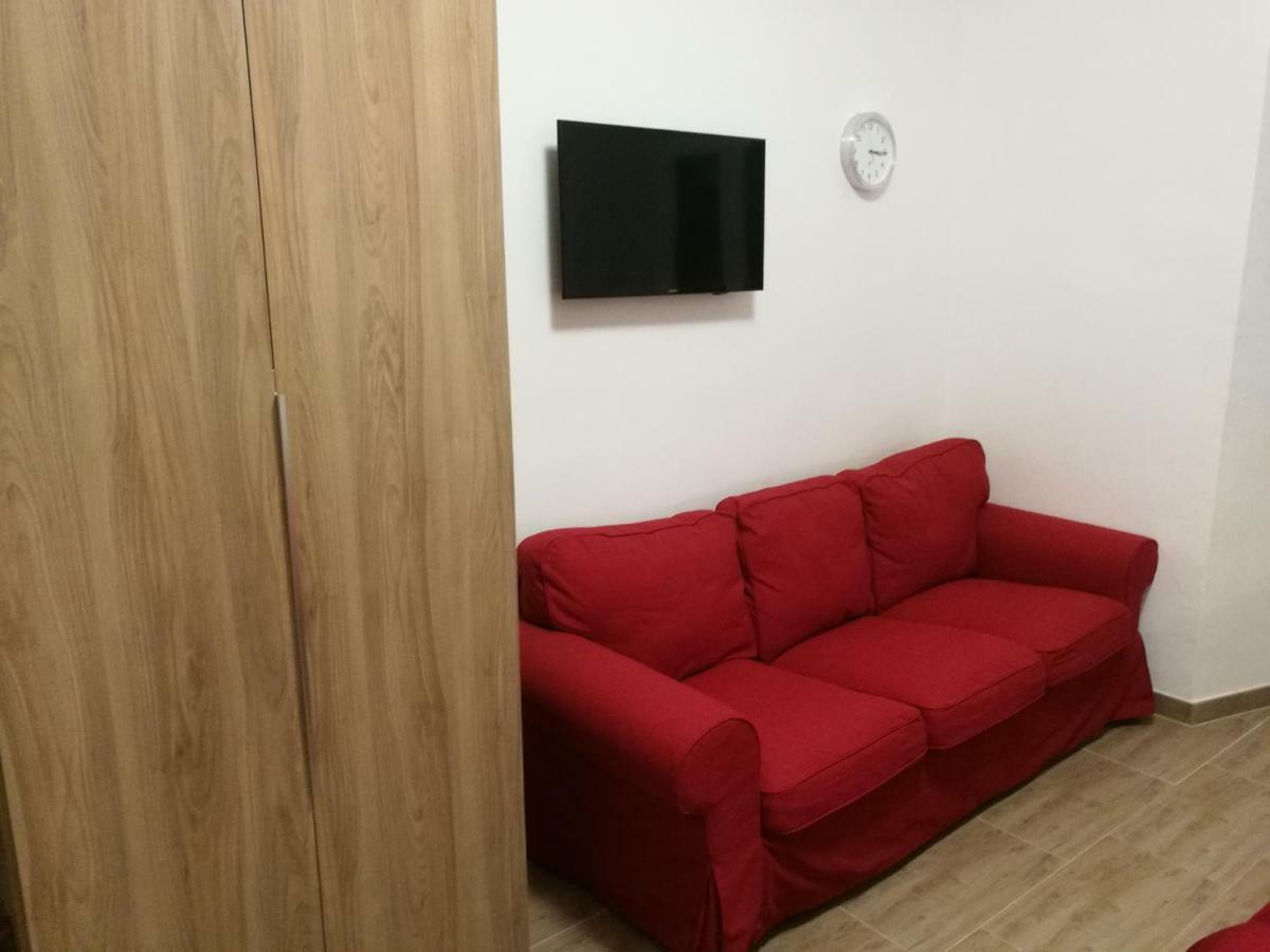 Отель Al Trenino Accomodation Рим Экстерьер фото