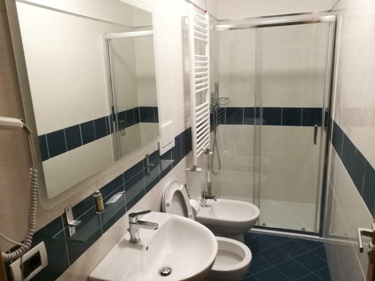 Отель Al Trenino Accomodation Рим Экстерьер фото