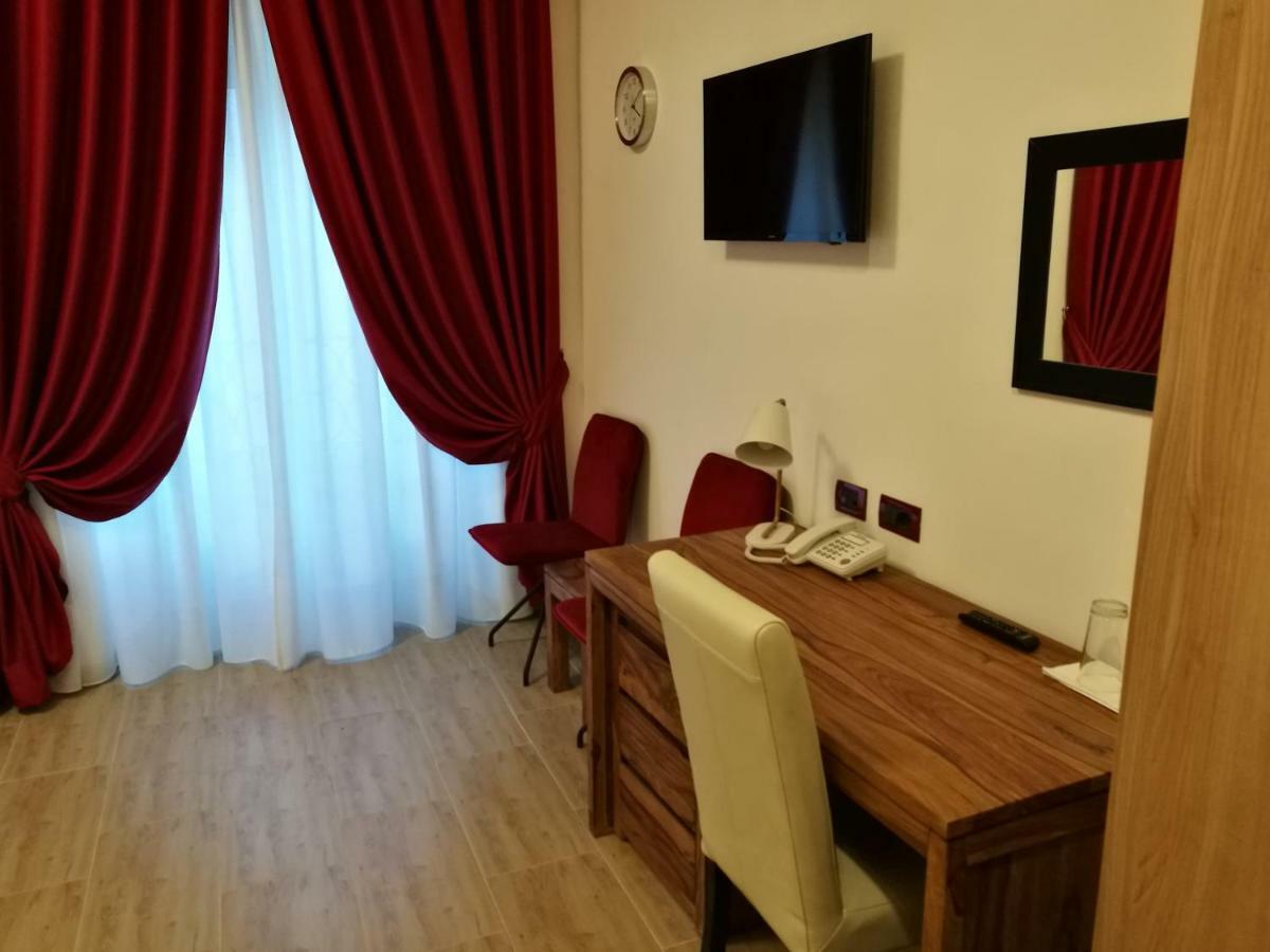 Отель Al Trenino Accomodation Рим Экстерьер фото