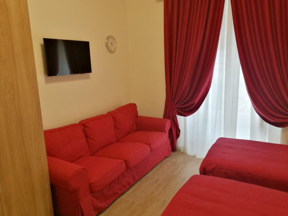 Отель Al Trenino Accomodation Рим Экстерьер фото