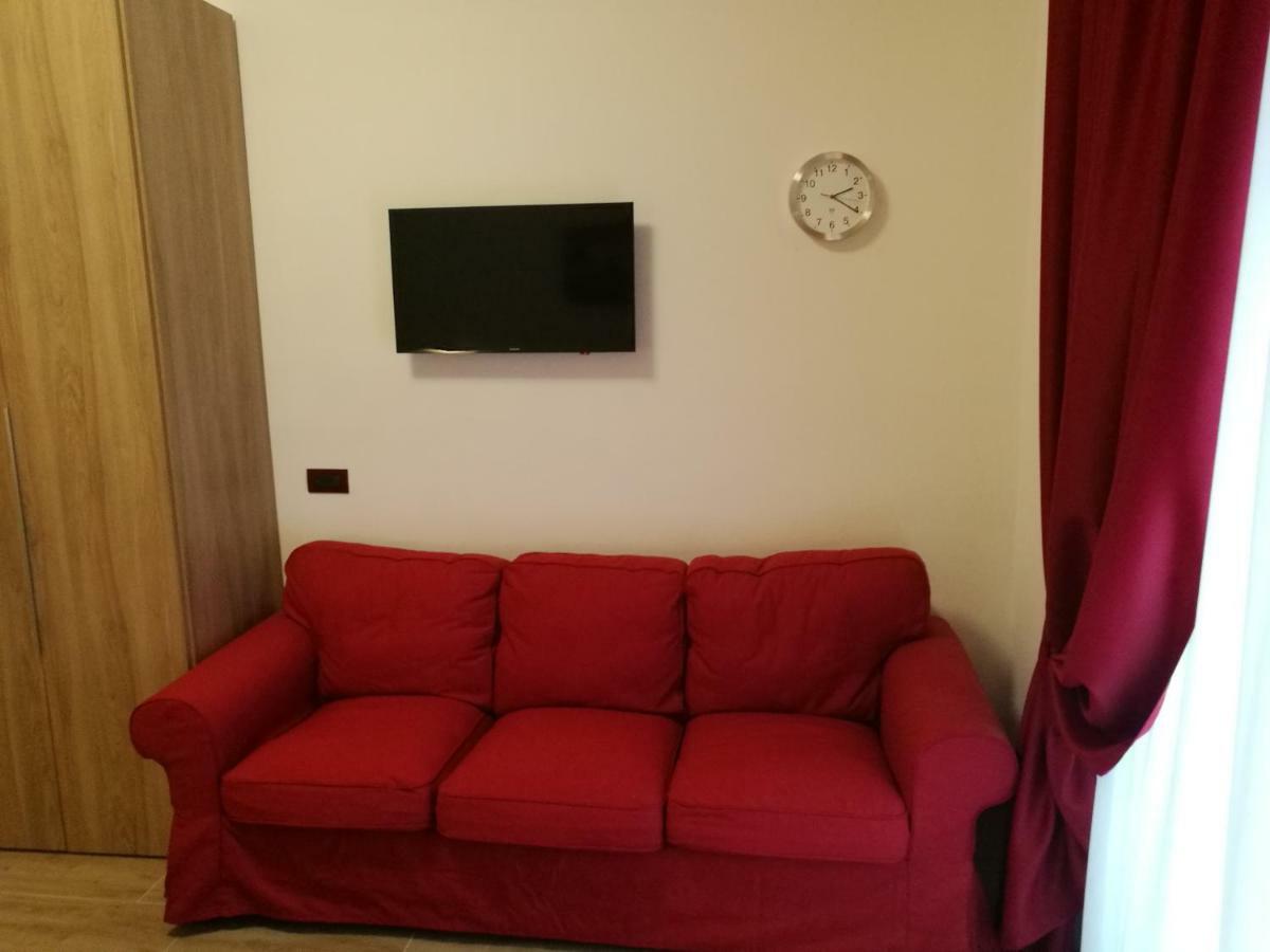 Отель Al Trenino Accomodation Рим Экстерьер фото