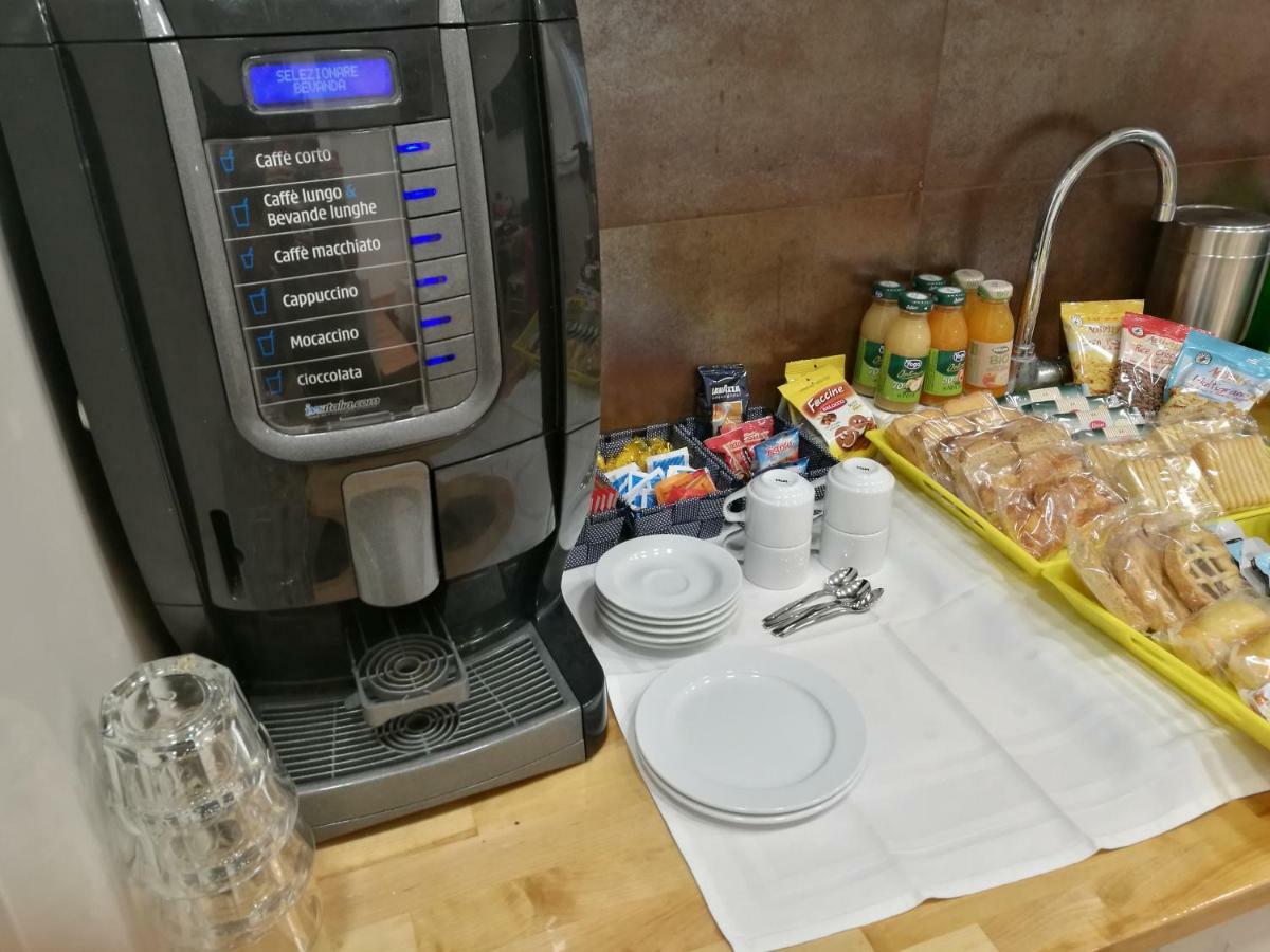Отель Al Trenino Accomodation Рим Экстерьер фото