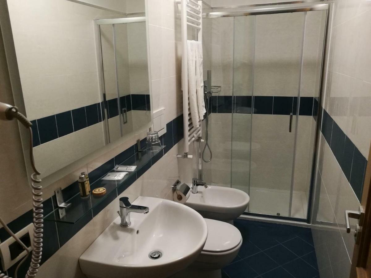 Отель Al Trenino Accomodation Рим Экстерьер фото