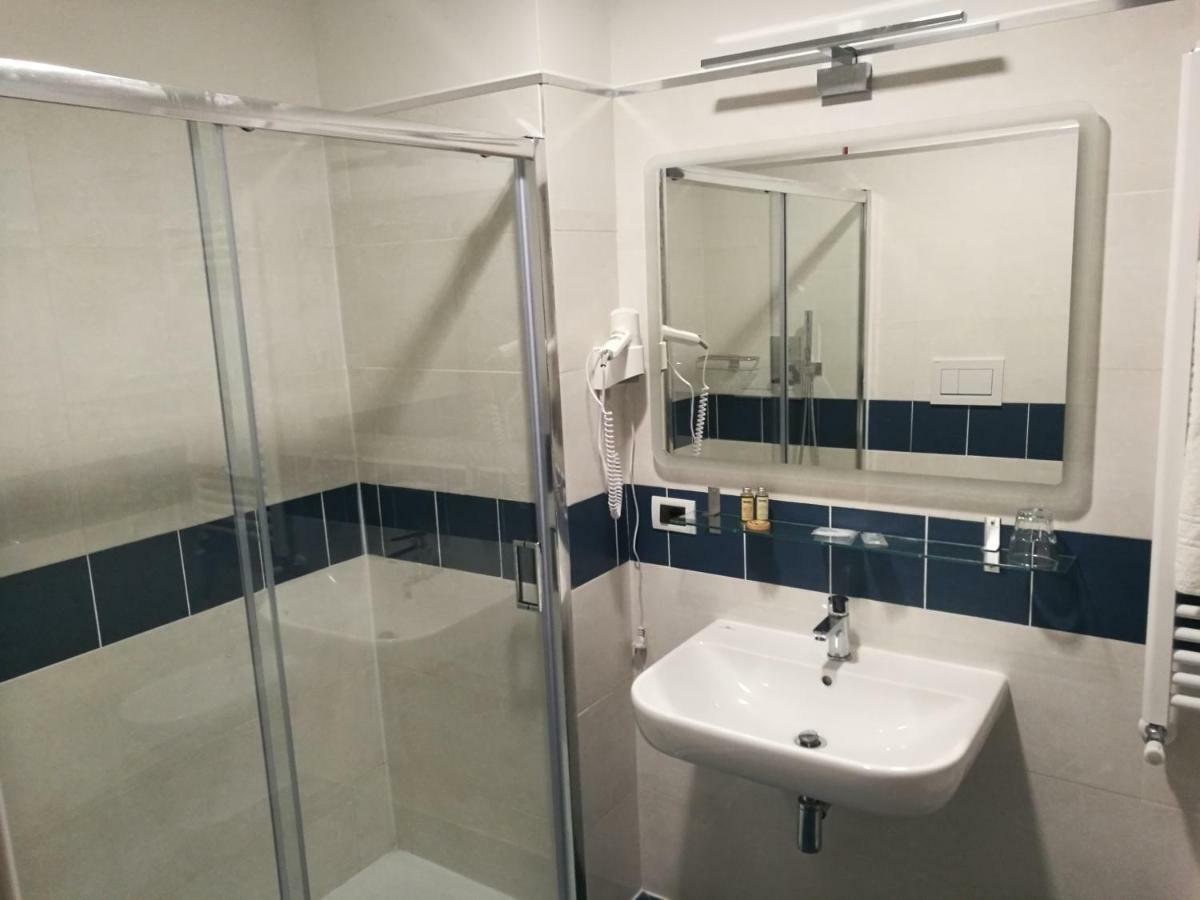 Отель Al Trenino Accomodation Рим Экстерьер фото