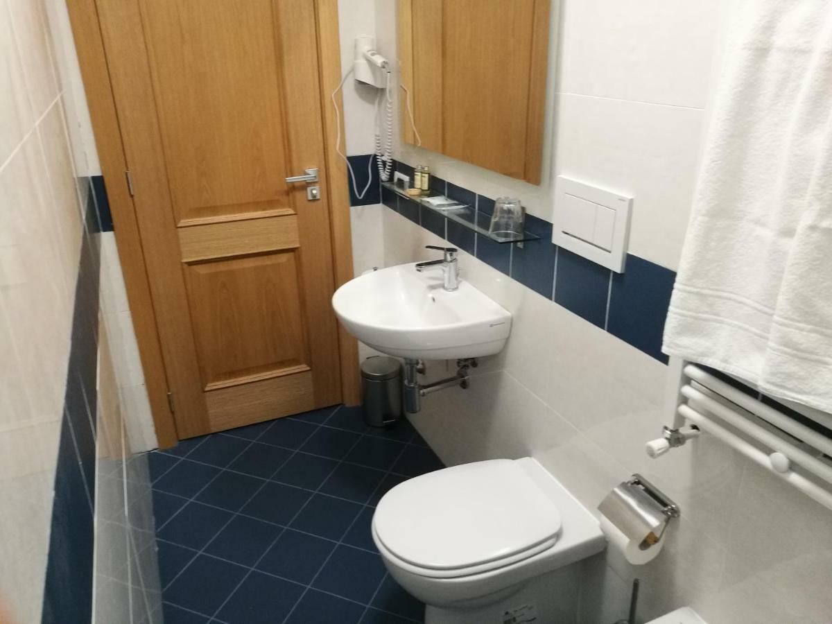 Отель Al Trenino Accomodation Рим Экстерьер фото