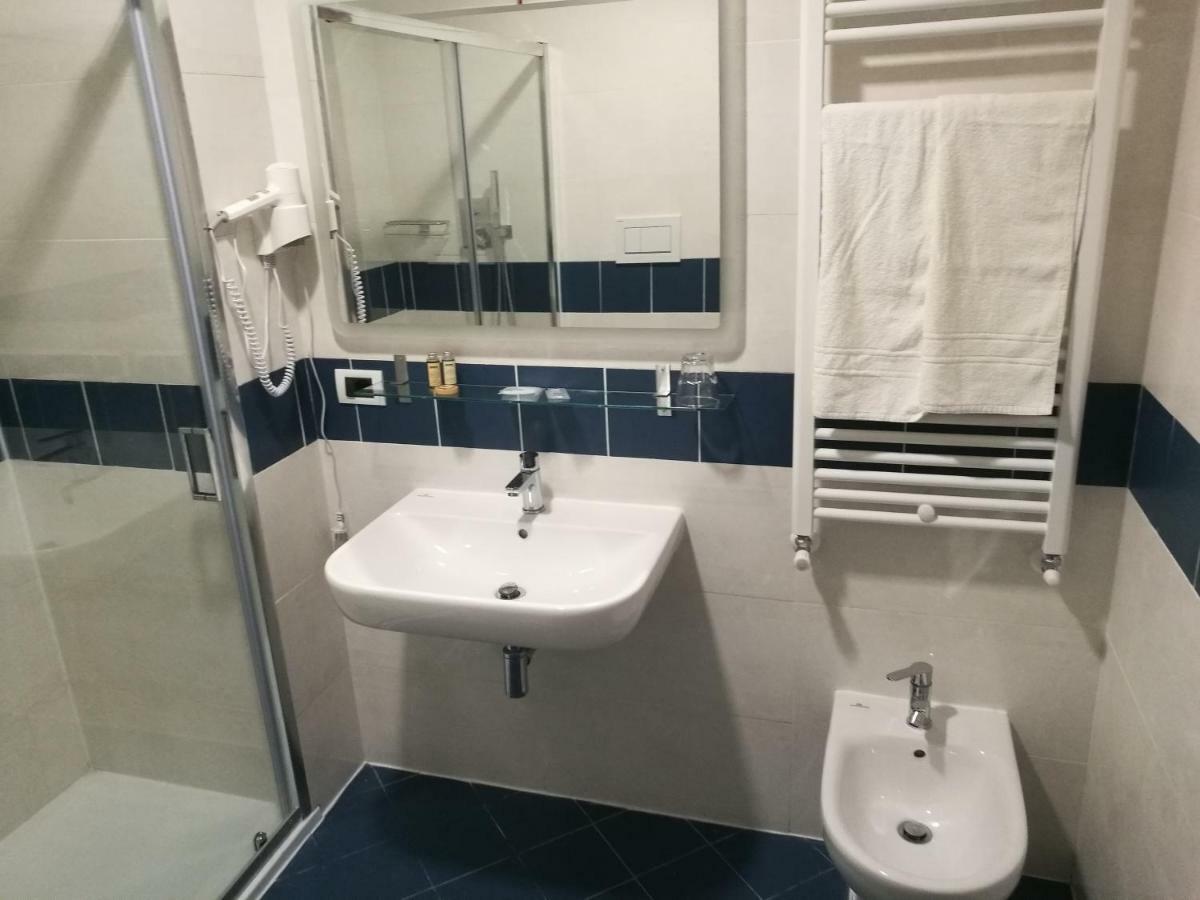 Отель Al Trenino Accomodation Рим Экстерьер фото
