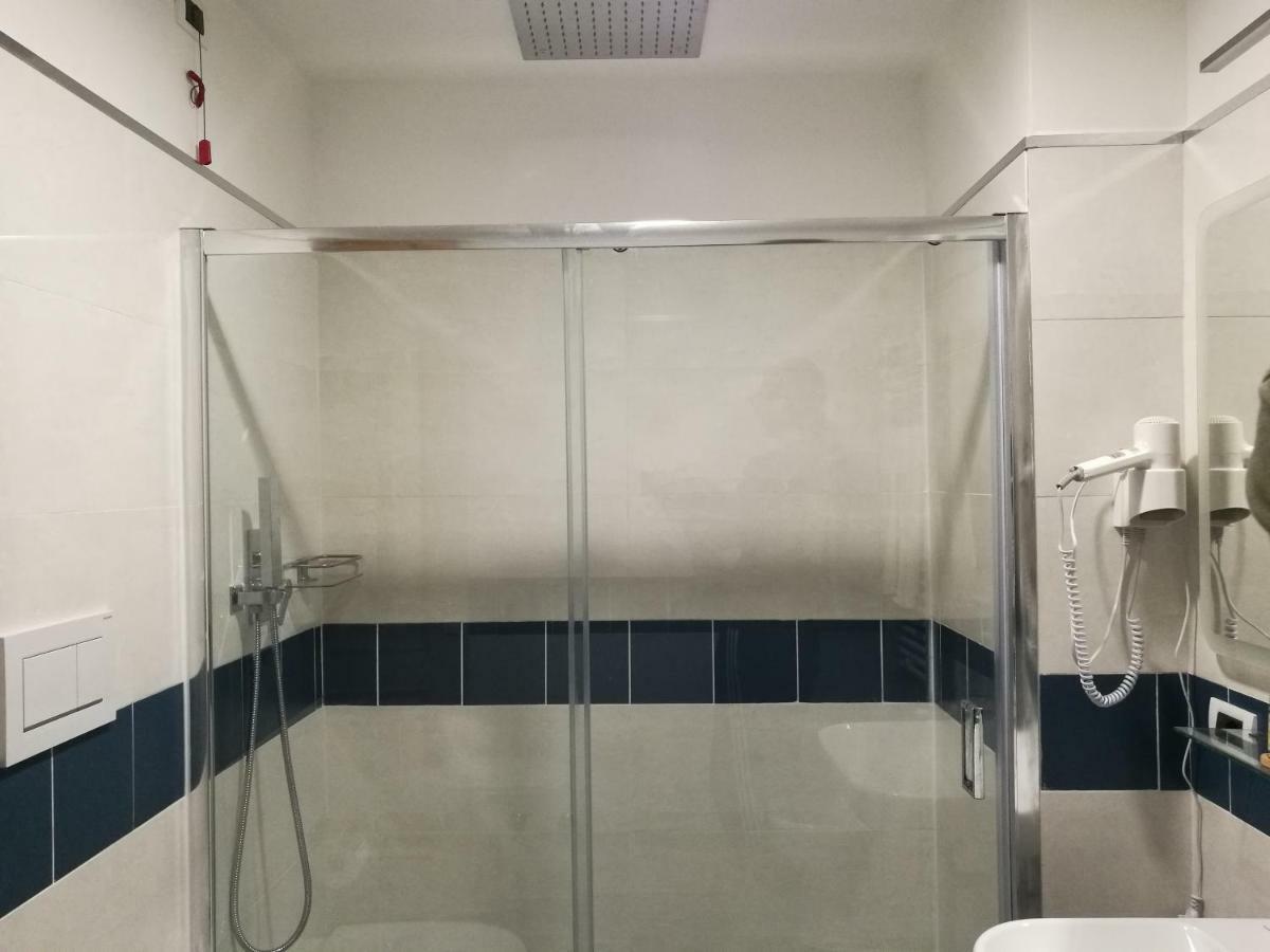 Отель Al Trenino Accomodation Рим Экстерьер фото