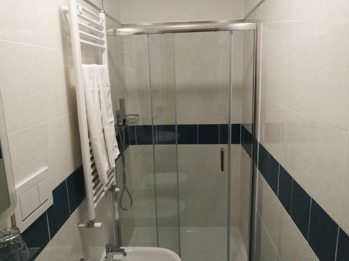 Отель Al Trenino Accomodation Рим Экстерьер фото