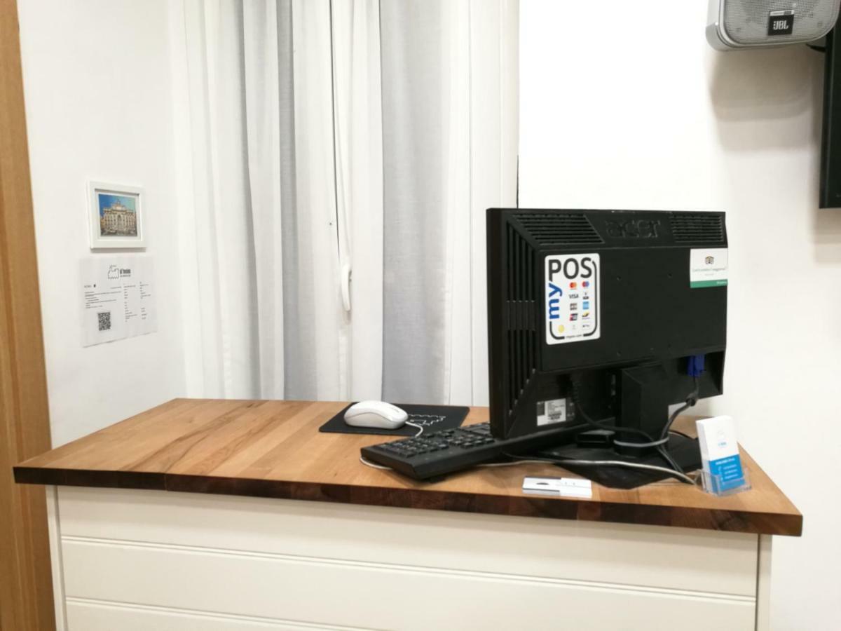 Отель Al Trenino Accomodation Рим Экстерьер фото