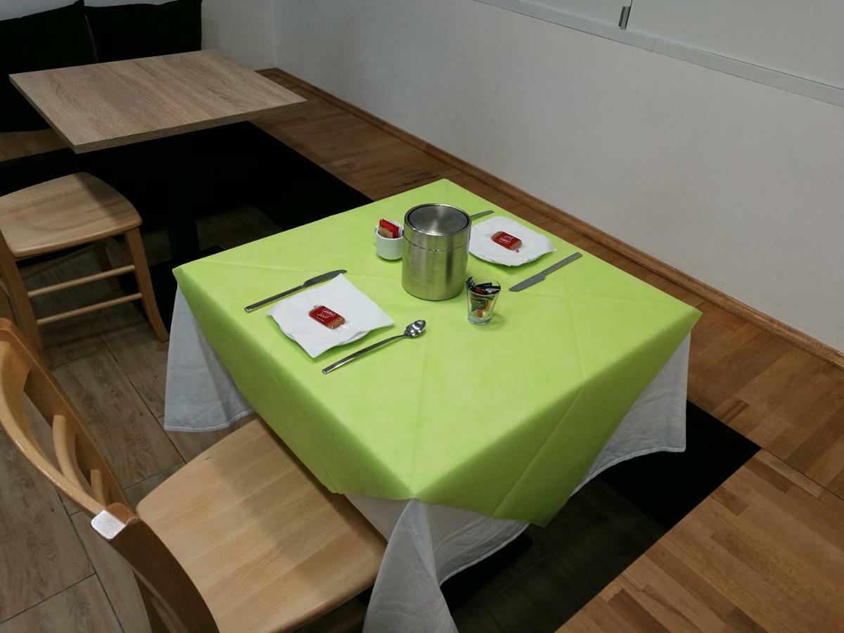 Отель Al Trenino Accomodation Рим Экстерьер фото